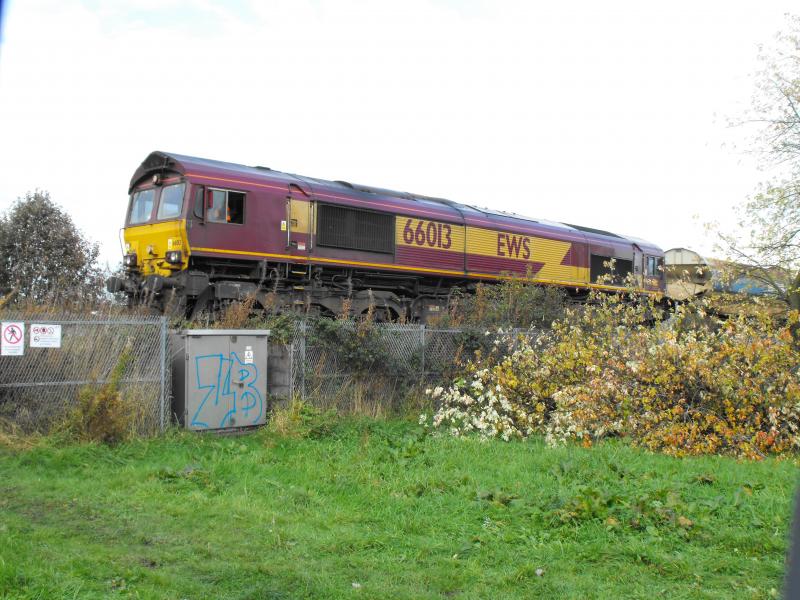 66013 awaits entry to Carmuirs worksite: 66013 waiting to enter Carmuirs West worksite with it's Autoballast wagons. 23rd October 2016. Photo of 66013 awaits entry to Carmuirs worksite