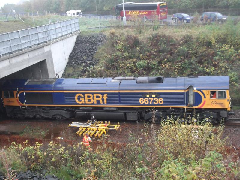 66736: 66736 appears from under the Carmuirs aqueduct with 6K04 0709 Mossend to Carmuirs West on Sat 29th October 2016. Photo of 66736