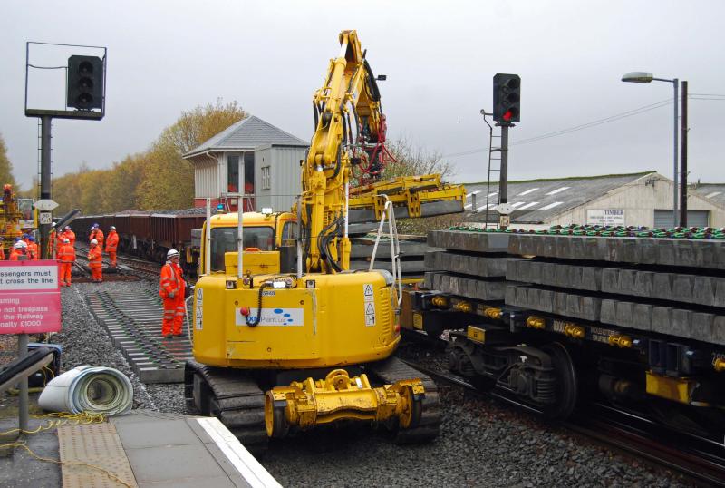 Baurheid Possession: TXM 5948 (911001) unloads new sleepers from 6K04 at Baurheid Station on an Awful day (sunday 13 Nov 2016) Photo of Baurheid Possession
