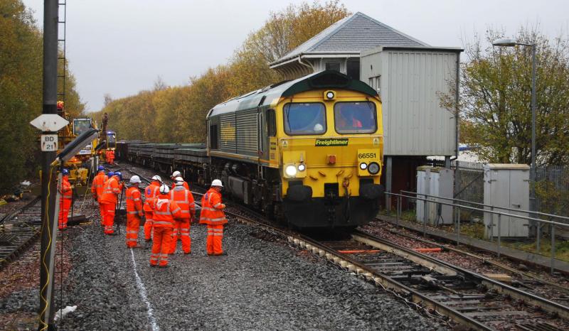 66551 On 6K04 Baurheid: 66551 moves forward with 6k04 in readiness for the new sleepers to be unloaded. On a miserably wet Sunday 13 Nov 2016 Photo of 66551 On 6K04 Baurheid