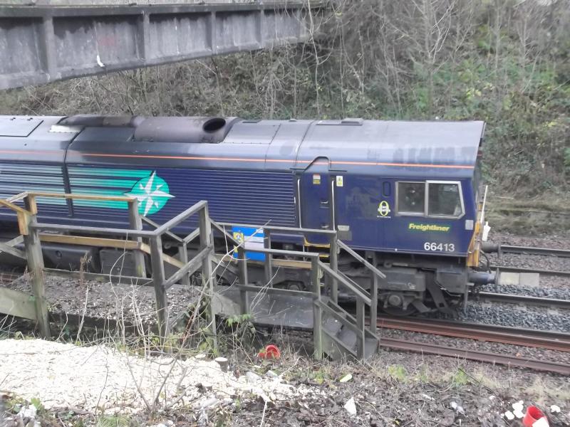 66413 on opposite end of 6K43: 66413 taken under the bridge South of Bellsdyke Road. Photo of 66413 on opposite end of 6K43