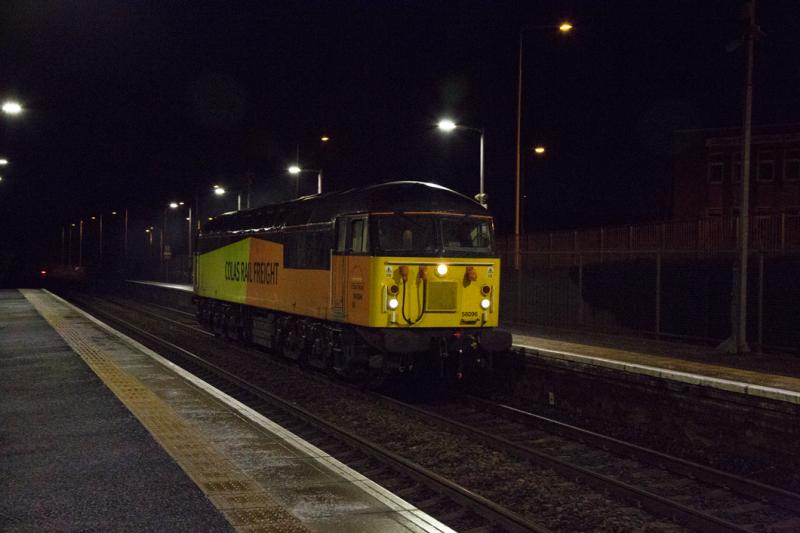Grid to Dundee: 56096 romps through Markinch heading for Dundee. Nice!! Photo of Grid to Dundee