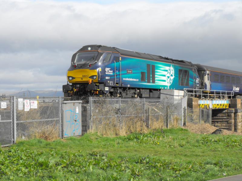 68017 this morning on Edinburgh to Motherwell ecs: 68017 on Carmuirs bridge. Photo of 68017 this morning on Edinburgh to Motherwell ecs