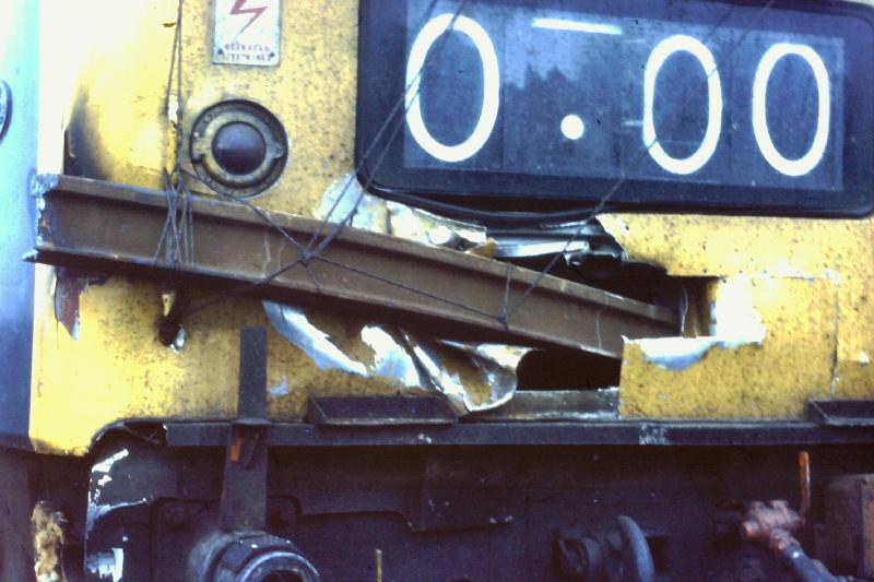 47418 Dundee 18/6/1976: 47418 awaits collection to go to Crewe for repairs after being involved in a collision at Laurencekirk on the 12th June. Photo of 47418 Dundee 18/6/1976