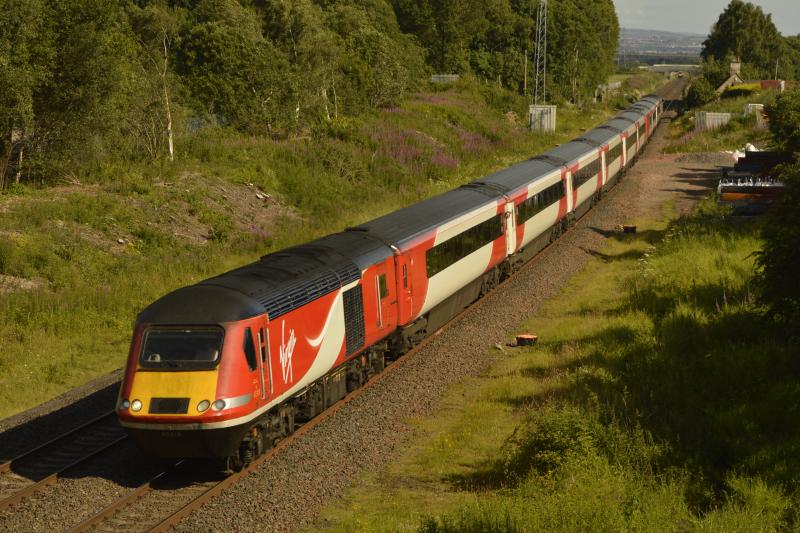 Highland Chieftain: 43318 Leads 1S16 12:00 London Kings Cross - Inverness, seen here passing Cowie on the outskirts of Stirling Photo of Highland Chieftain