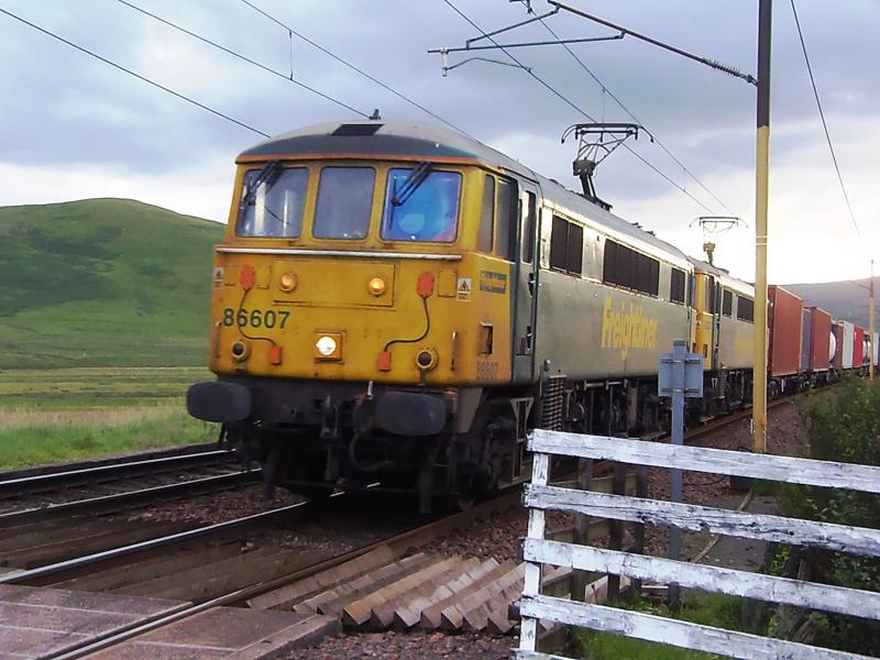 4M11 at Beattock 11-07-2017: 86607 / 86610 on Coatbridge to Crewe from level crossing North of Beattock ( close to loco but no trespass !!) Photo of 4M11 at Beattock 11-07-2017