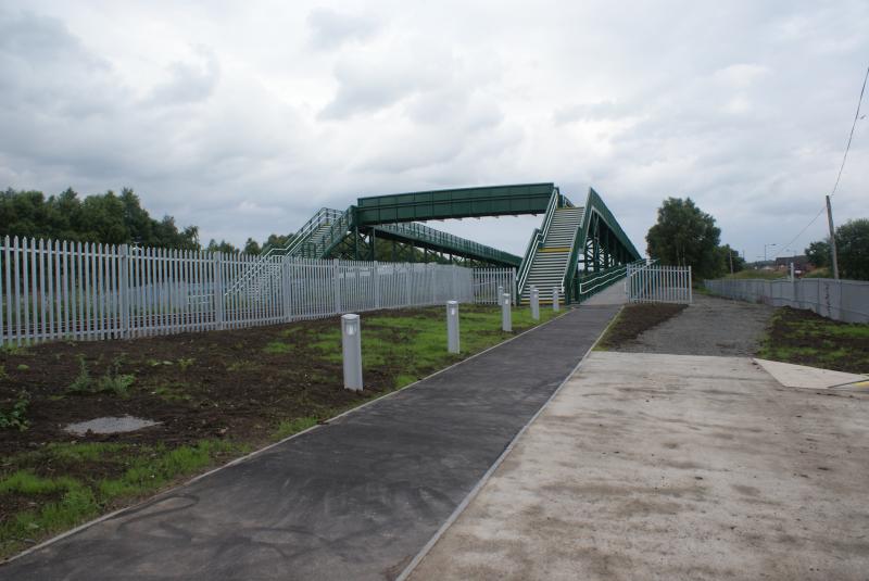 Millhall new footbridge No.1: Millhall new footbridge just about ready to be opened Photo of Millhall new footbridge No.1