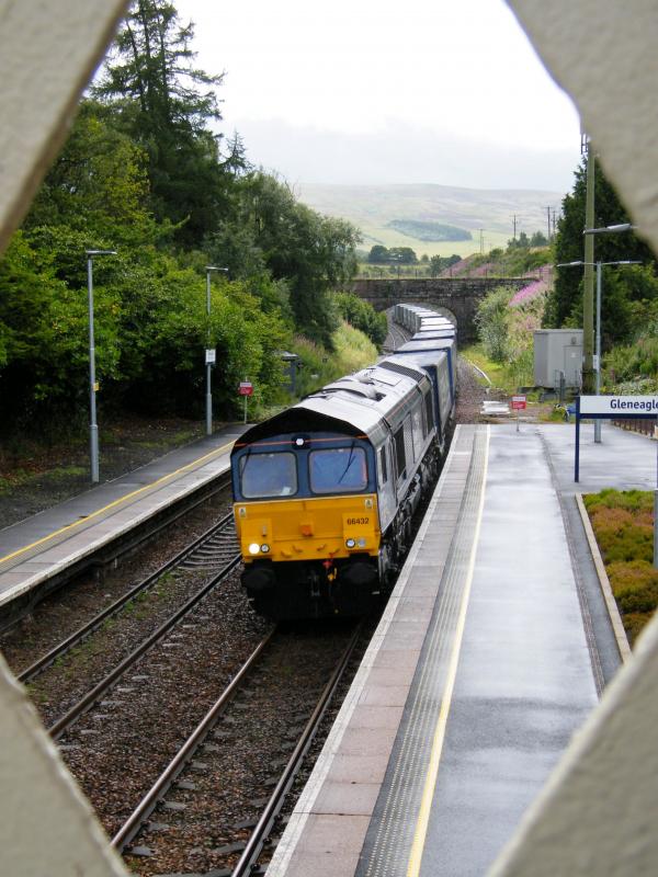 66432 @ Gleneagles - 29 July 2017: 4A13 Grangemouth to Aberdeen Craiginches intermodal freight, powering north, through Gleneagles, after a heavy rain shower. Photo of 66432 @ Gleneagles - 29 July 2017