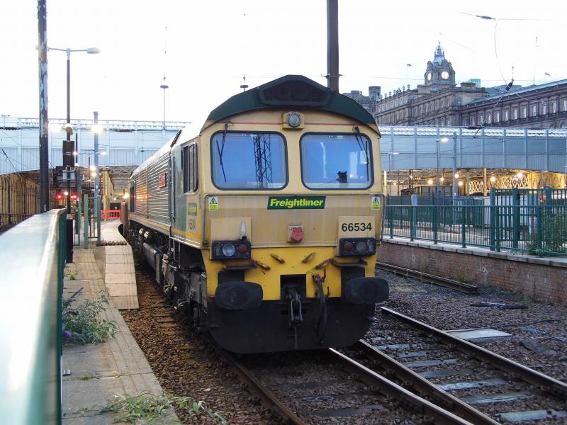 66534 RIP Waverley motorail bay: Was this the last loco to use the Waverley Motorail bays, 66534 01/08/17 Photo of 66534 RIP Waverley motorail bay