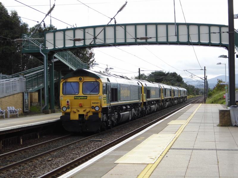6 loco Freightliner convoy #2: 66507 66512 66561 66562 66614 66952 0S68 Leeds Balm Road- Millerhill 19/08/2017 Photo of 6 loco Freightliner convoy #2