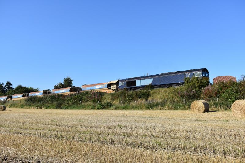 66415: 66415 attacks Lochmuir Summit, just north of Markinch Station with 6K20. Photo of 66415