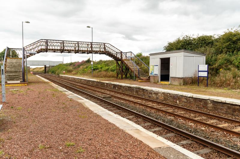 Breich : A view towards Breich's footbridge and passenger waiting room. Photo of Breich