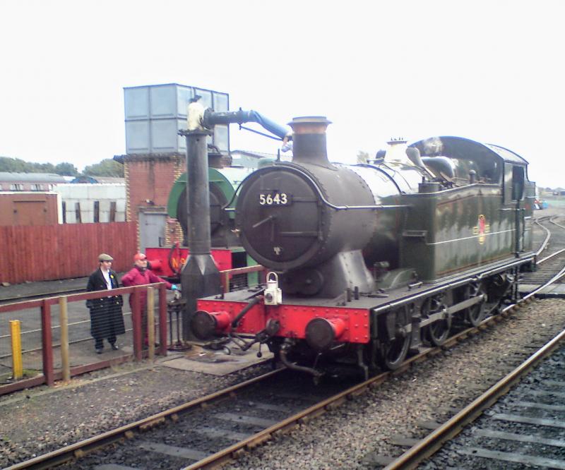 5643 at Bo'ness: 14/10/2017. Guest engine for Autumn Steam Gala, taking on water after duty. Photo of 5643 at Bo'ness