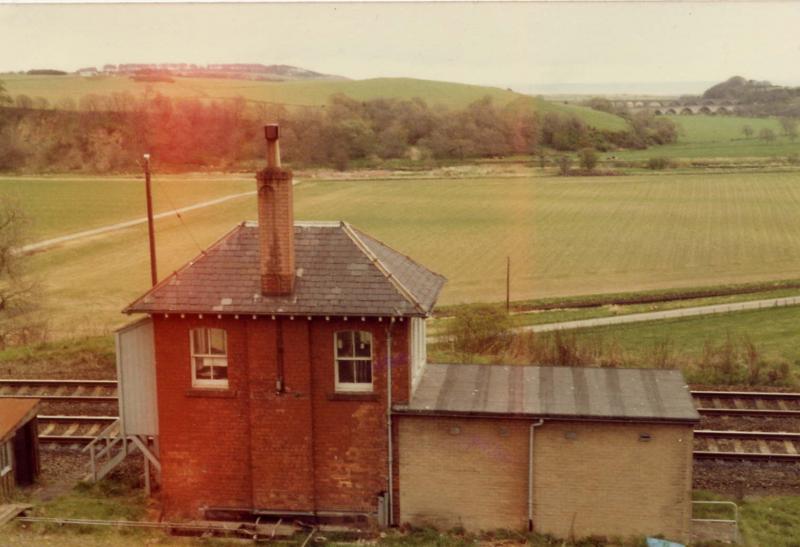 Kinnaber.jpg: This is the famous Kinnaber Junction signal box.In front of the box is the East coast main line, in the foreground out of sight is the Caley line. Photo of Kinnaber.jpg