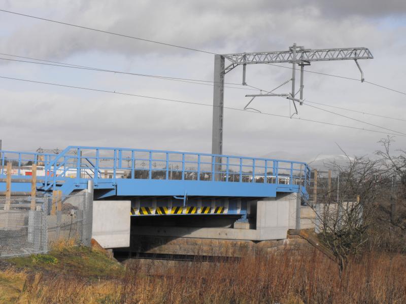 wires fitted on Glasgow Road bridge: The West bound line now has the wires fitted. Photo of wires fitted on Glasgow Road bridge