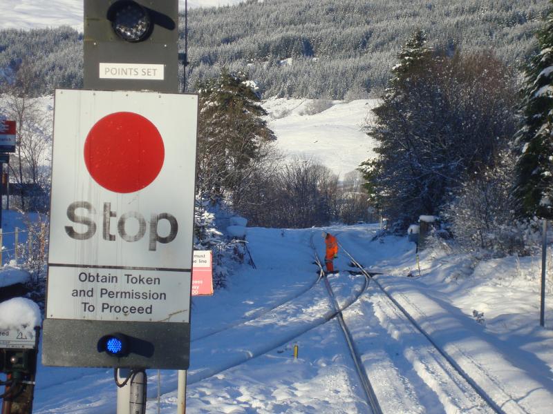 Crianlarich - Cleaning out Points: Manually clearing out points at Crianlarich on 20th Jan 2018. Photo of Crianlarich - Cleaning out Points