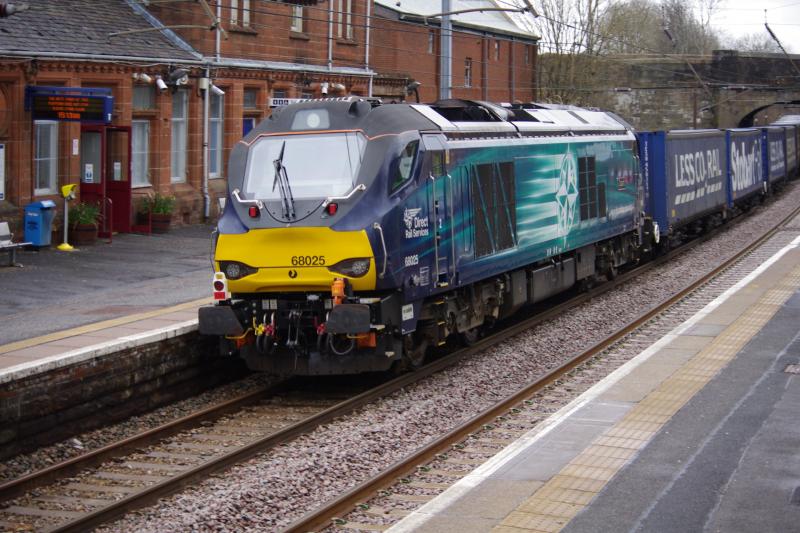 DRS 68025 Johnstone 02/04/2018: On the rear of the diverted Tesco, 68025 will lead in to the Elderslie terminal. Photo of DRS 68025 Johnstone 02/04/2018