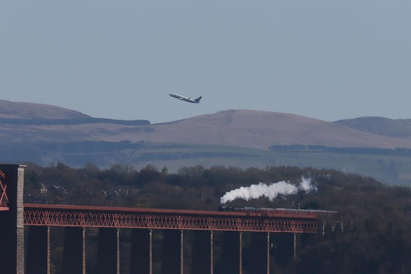 1Z30: 45690 Leander on 1Z30 14.23 Linlithgow to Inverkeithing via Fife Circle on The Forth Bridge on 21/04/2018 Photo of 1Z30