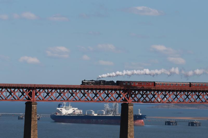 1Z30: 45690 Leander on 1Z30 14.23 Linlithgow to Inverkeithing via Fife Circle on The Forth Bridge on 21/04/2018 Photo of 1Z30