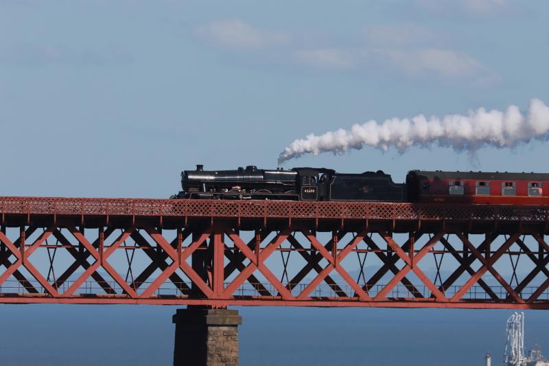 1Z30: 45690 Leander on 1Z30 14.23 Linlithgow to Inverkeithing via Fife Circle on The Forth Bridge on 21/04/2018 Photo of 1Z30