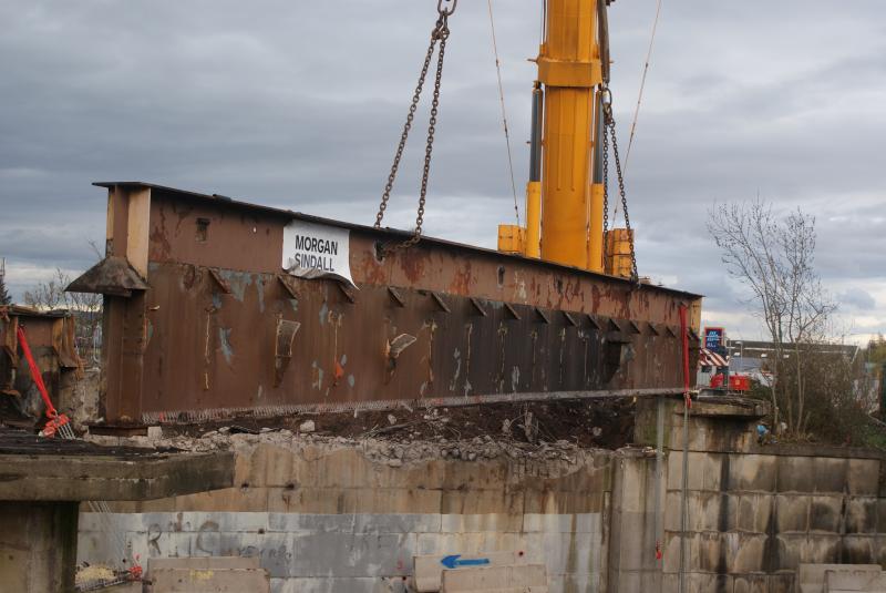The south side main beam is lifted out at Kerse Road.: The south side main beam is lifted out at Kerse Road. 22.04.18 Photo of The south side main beam is lifted out at Kerse Road.