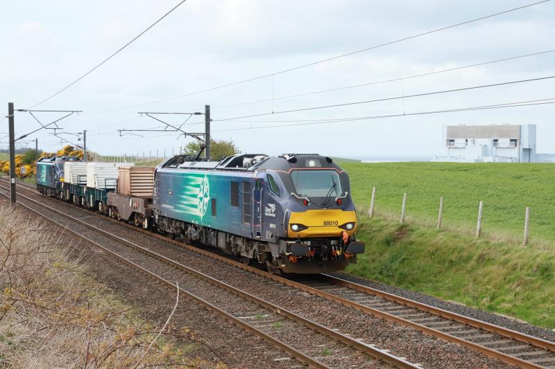 6M50: 88010 pan up + 88008 on 6M50 15.12 Torness to Carlisle approaching MP 35 on 03/05/2018 Photo of 6M50