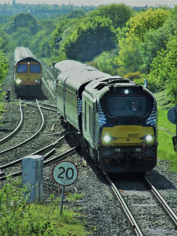 68007 Niddrie West 140518: 68007 on Fife Circle ECS runs onto the Niddrie Curve towards Brunstane on 14/05/18. 66733 is adjacent on the down line waiting to run wrong line towards Millerhill. Photo of 68007 Niddrie West 140518