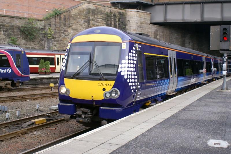 170434: 170434 arrives into Platform 5 for the new Livery unveiling Photo of 170434