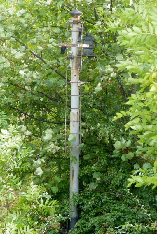 Cockenzie Signal post: The signal post formerly protecting the exit from Cockenzie sidings onto the ECML Photo of Cockenzie Signal post