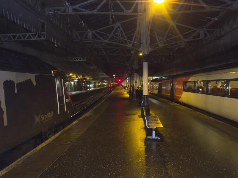04.53 EX INVERNESS TO EDINBURGH VIA ELGIN AT ABERDEEN 26.1.19.jpg: UNREFURBISHED COACHES.
LNER TO LONDON ON RIGHT. Photo of 04.53 EX INVERNESS TO EDINBURGH VIA ELGIN AT ABERDEEN 26.1.19.jpg