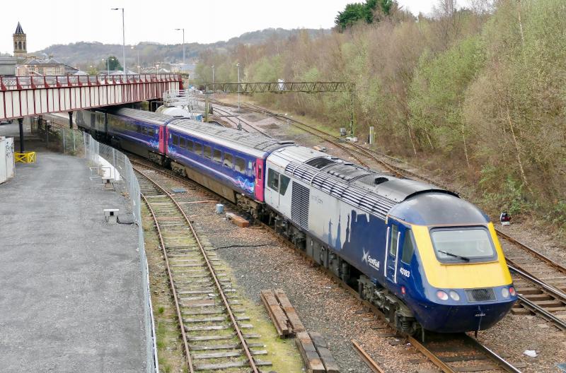 5T08 Inverness to Kilmarnock: Power Cars 43150 and 43183 with two ex=GWR coaches on there way for refurbishment at Kilmarnock Works arrive in Perth on 1-4-19. Photo of 5T08 Inverness to Kilmarnock