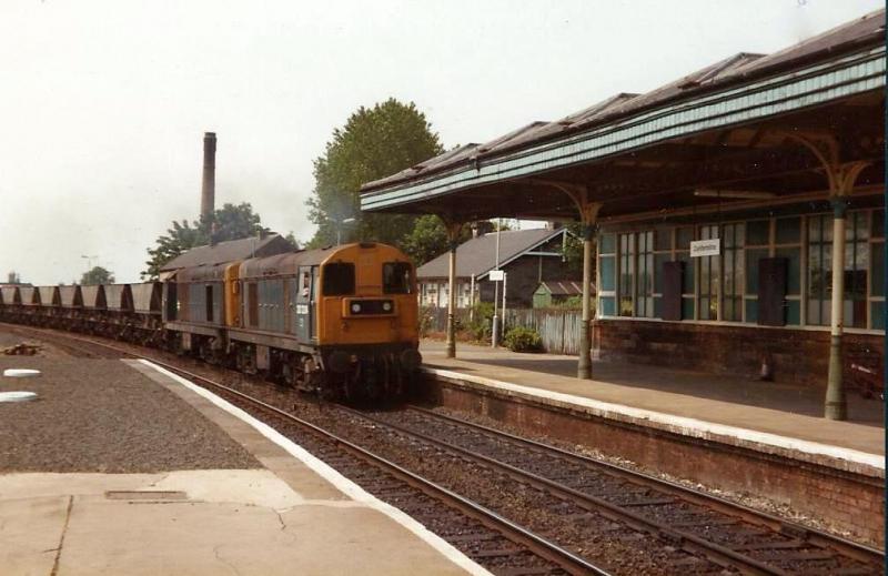 MGR at Dunfermline Lower: 20224 and 20223 bring an empty MGR rake through Dunfermline Lower station. 6/7/83 Photo Danny Hathaway Photo of MGR at Dunfermline Lower