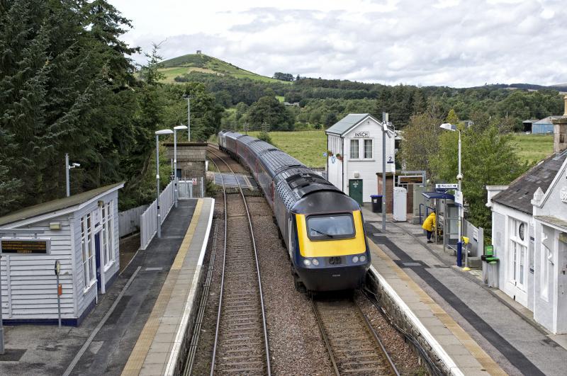 HST AT INSCH 1.jpg: A FEW MINS LATE WITH THE 11.02 EX INVERNESS 10.9.18
THIS SEEMS TO BE A REGULAR HST SERVICE----FOR NOW. Photo of HST AT INSCH 1.jpg