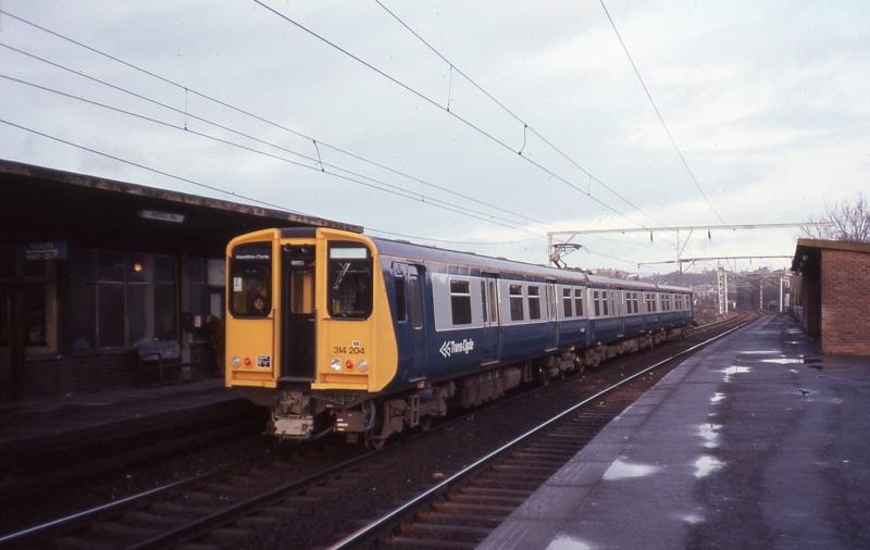 314204 at Partick Hill: 314204 calls at Partick Hill on 24 November 1979, during the few months when the Argyle Line was open, but the new Partick station was not. Photo of 314204 at Partick Hill