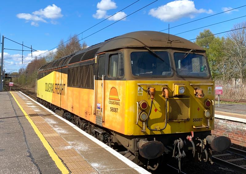 Faded Grid: Sporting a rather worn out coat of orange, Colas Class 56 no. 56087 works a Crewe - Grangemouth LE move through Holytown (12/04/2021) Photo of Faded Grid