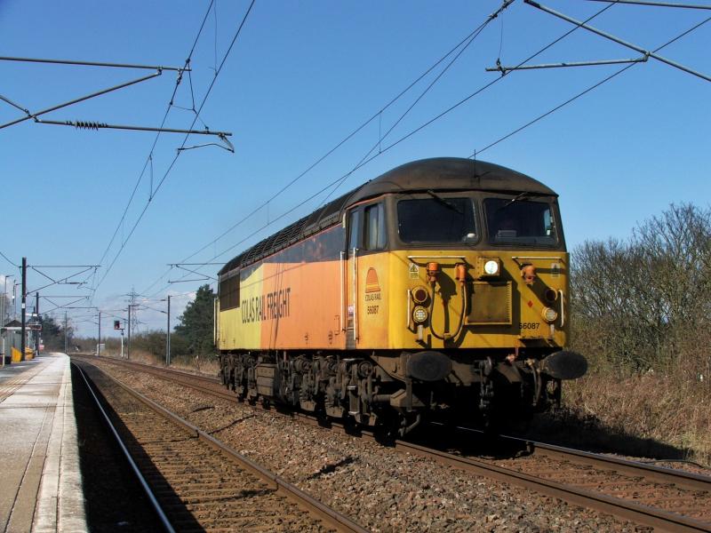 56087: 56087 on 0Z87 Grangemouth-Millerhill Photo of 56087