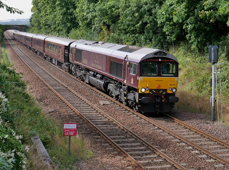 Dalgety Scotsman: 66743 enters Dalgety Bay with the Royal Scotsman from Edinburgh to Keith on 23 August 2021. Photo of Dalgety Scotsman