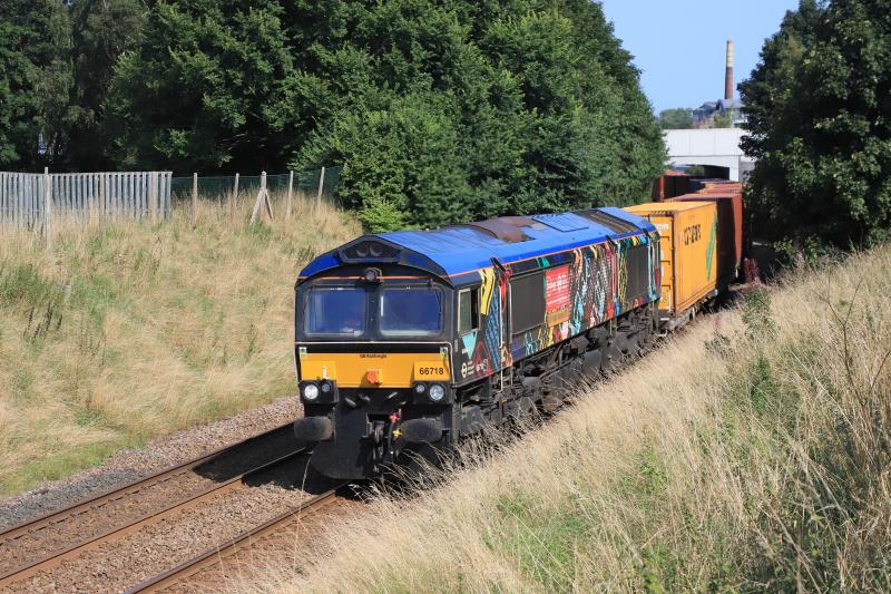 4S69: 66718 on 4S69 05.34 Doncaster Iport to Elderslie passing Peffermill Playing Fields Photo of 4S69