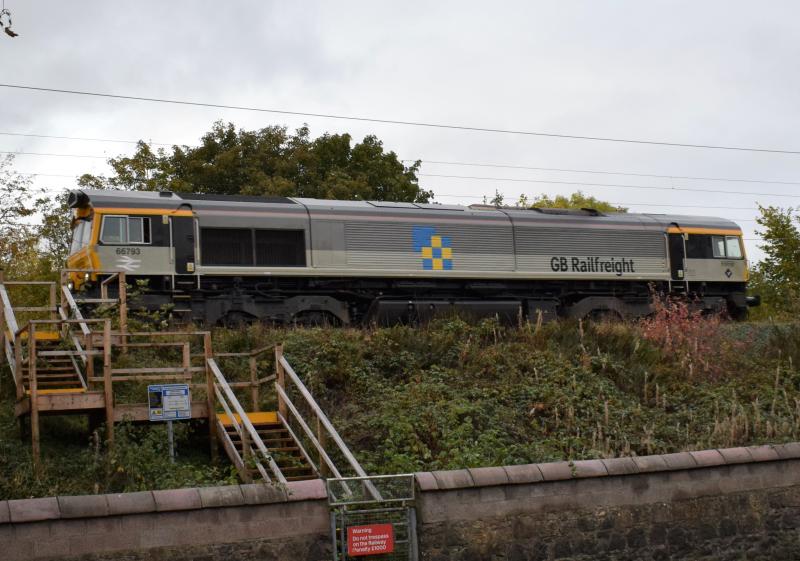 0M74 Polmadie- Prestwick BP: 66793 on 0M74 from Polmadie Car MD- Prestwick BP Oil approaches Elderslie on 28.10.21 Photo of 0M74 Polmadie- Prestwick BP