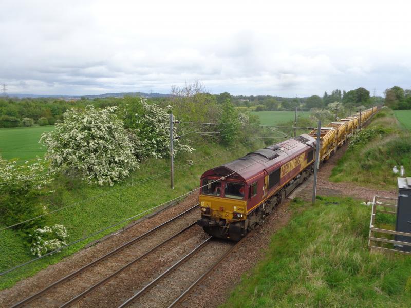 66139 : Engineers to Midcalder Jn near Kaimes Quarry Photo of 66139