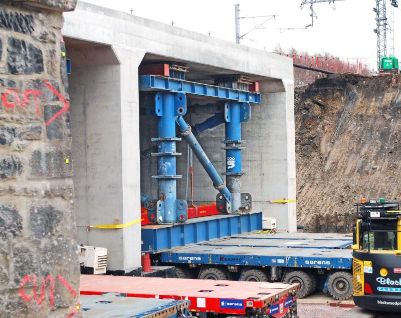 Ravenscraig Project THE BRIDGE TRANSPORTERS: Tue 04-04-23 A closer look at the SARENS Transporters Photo of Ravenscraig Project THE BRIDGE TRANSPORTERS