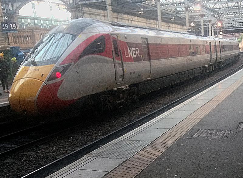 801109 at Edinburgh Waverley: LNER AZUMA 801109 waits at Edinburgh Waverley with A service to Aberdeen on 25th November 2023 Photo of 801109 at Edinburgh Waverley