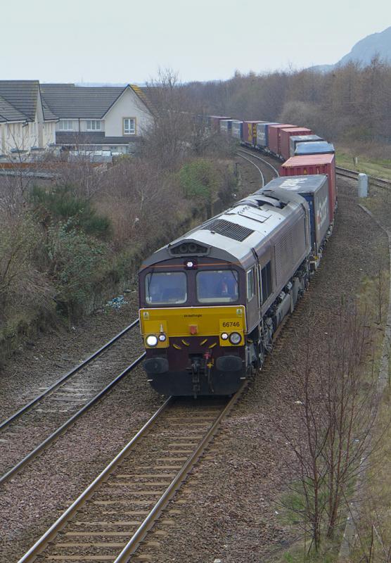 Niddrie West 66: 66746 passes Niddrie West Junction with 4E04 from Mossend to Doncaster Iport. Photo of Niddrie West 66