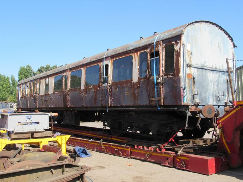 Photo of old  coach    any  info  please   very old