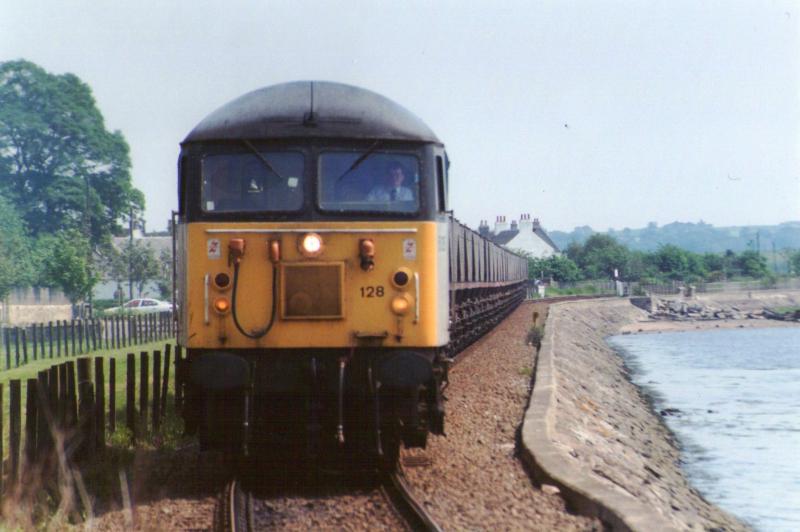 56128 at Culross: Both loco and Coal at this location now history !! Photo of 56128 at Culross