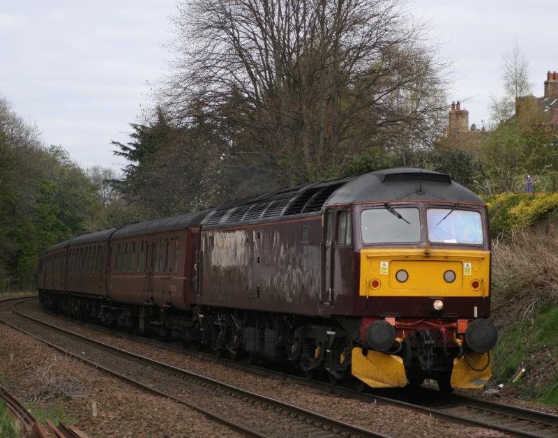 47660 round the sub: 47660 hauls the empty stock from the Huddersfield-Edinburgh Photo of 47660 round the sub
