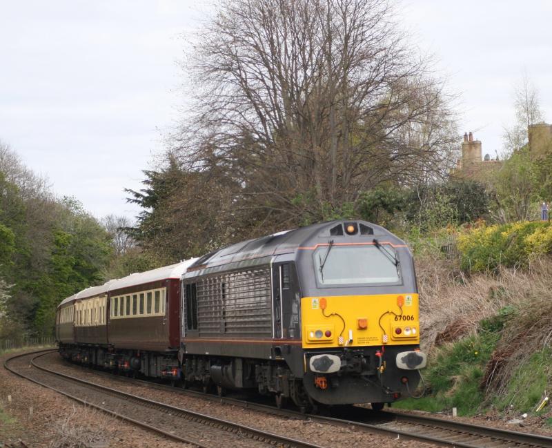 67006 round the Sub: 67006 slows regally to a halt with the Northern Belle empty stock opposite Cluny Place on its way round the Edinburgh Suburban to Waverley Photo of 67006 round the Sub