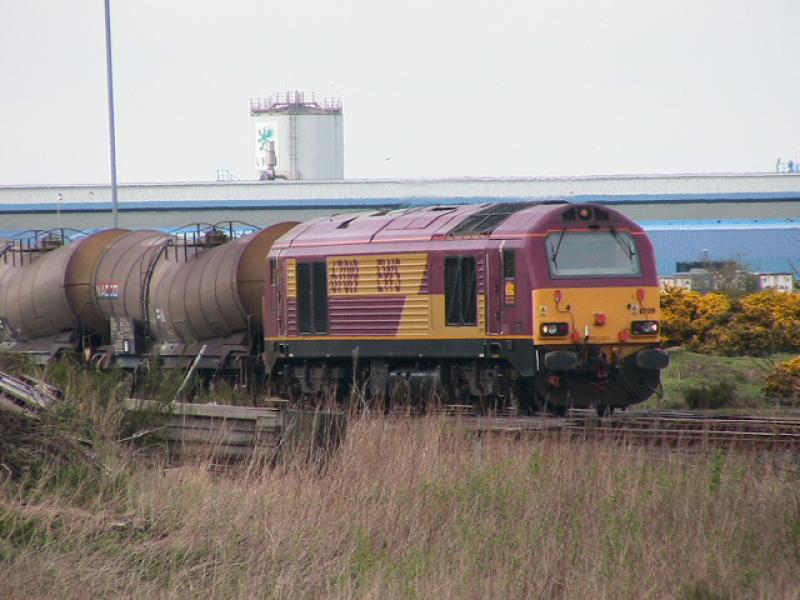 67019: 67019 on the 6d80 irvine to mossend tanks 23/4/09 16.45 Photo of 67019