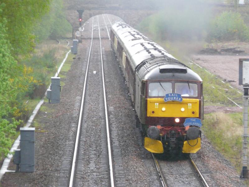 1Z47 The Highlander T & T 47 760 Leading: The Inverness - Edinburgh leg of The Highlander.
With 47 760 leading through wet Perth and 47 804 at the rear. Photo of 1Z47 The Highlander T & T 47 760 Leading