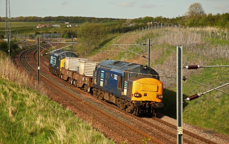6M50 passes Auchengray: Photo of 6M50 passes Auchengray